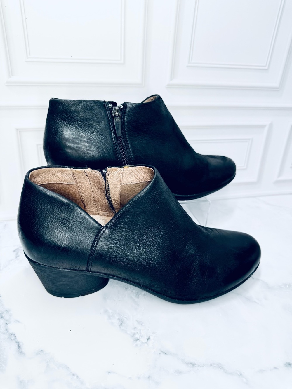 Dansko Raina Black Leather V-Cut Ankle Booties EU 40 US 9.5 FALL FAVORITE! - Picture 2 of 12